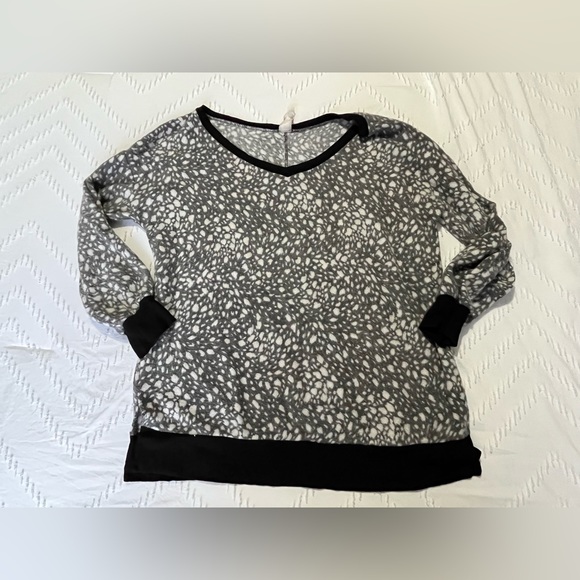 HoneyMe brushed fleece top. Size L - Picture 2 of 6